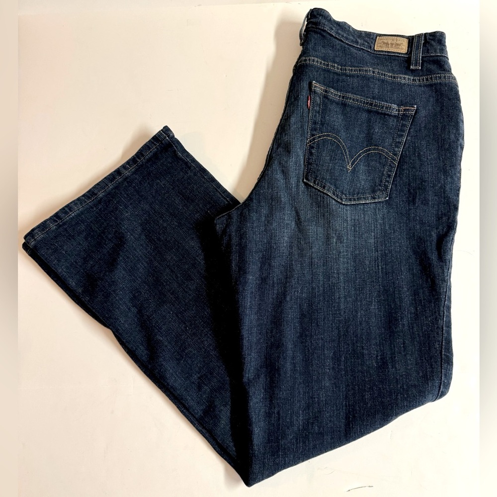 Levi’s Bootcut 380 med wash denim.In Excellent condition.Size14